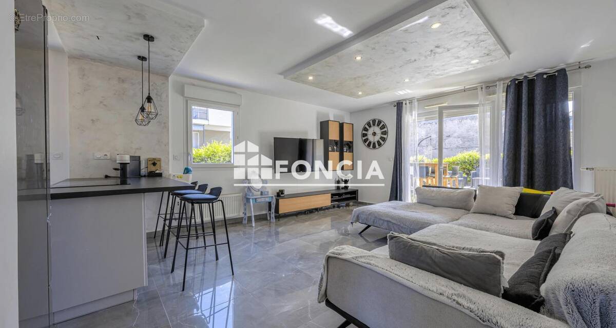 Appartement à POISY