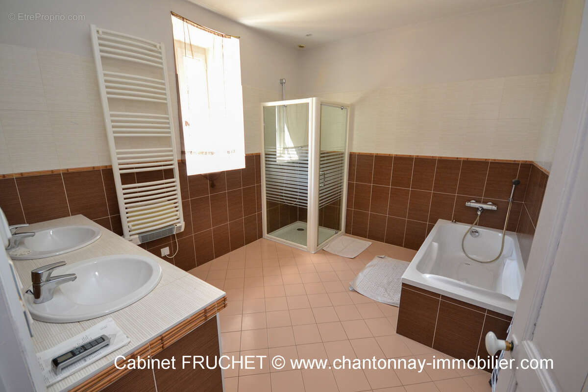 Maison à LES HERBIERS