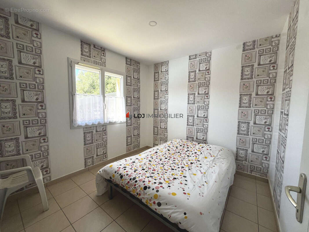 Maison à SAINT-LAURENT-DE-LA-SALANQUE