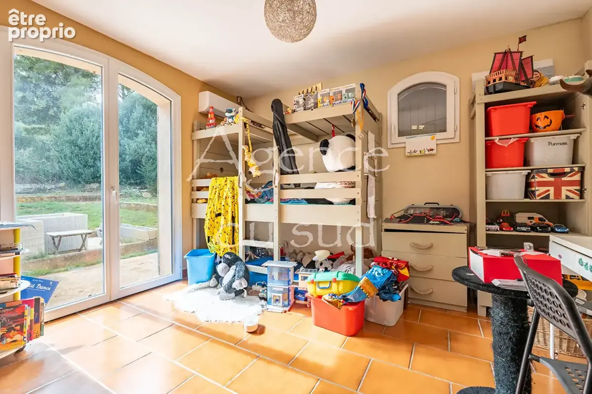LA CIOTAT ? FIGUEROLLES / MUGEL - Villa type 4/5 de 160m² avec jardin et garage. - photo 12