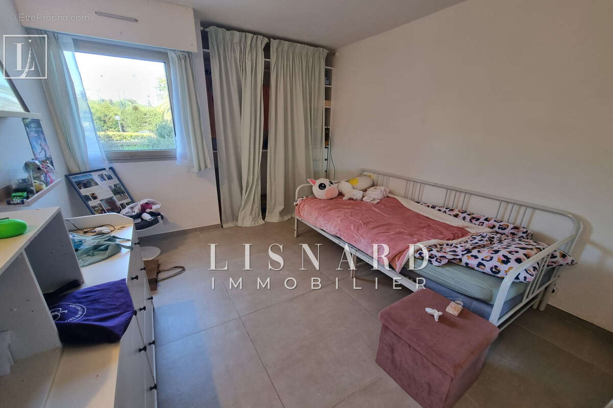 Appartement à VALLAURIS