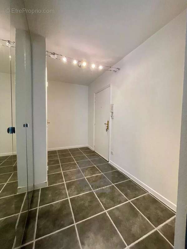 Appartement à EZE