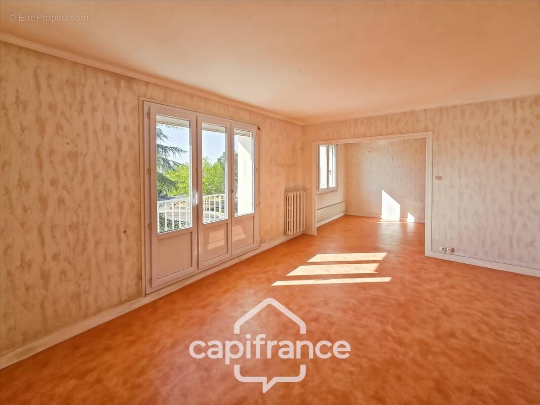 Appartement à VARENNES-VAUZELLES