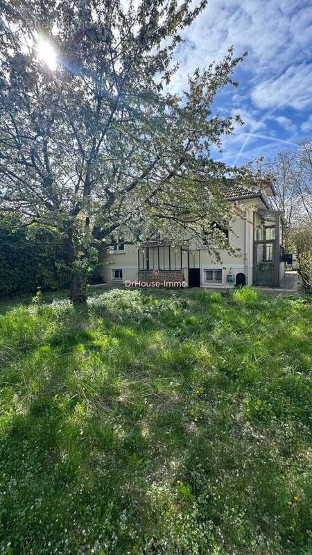 Maison à CHENNEVIERES-SUR-MARNE