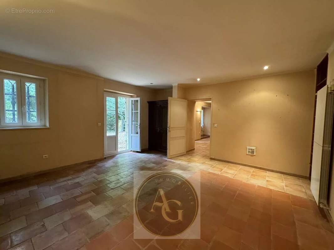 Maison à VILLENEUVE-LA-COMPTAL