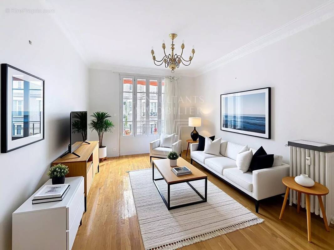 Appartement à PARIS-17E