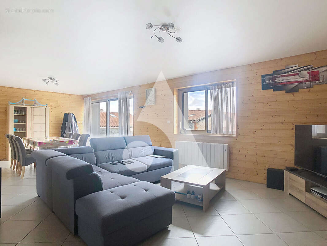 Appartement à LARAJASSE