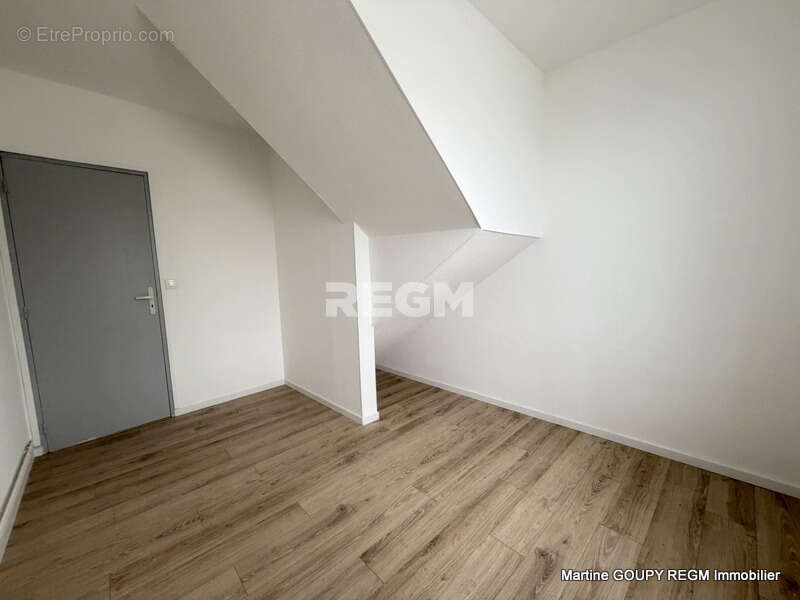 Appartement à LA CHAPELLE-SAINT-MESMIN
