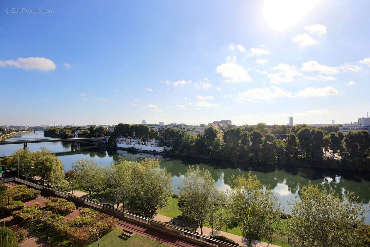 Appartement à COURBEVOIE