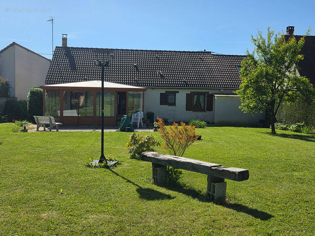 Maison à GUIGNECOURT