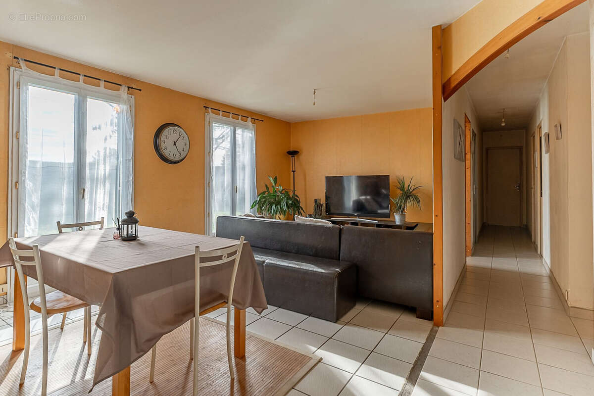 Maison à SALLES