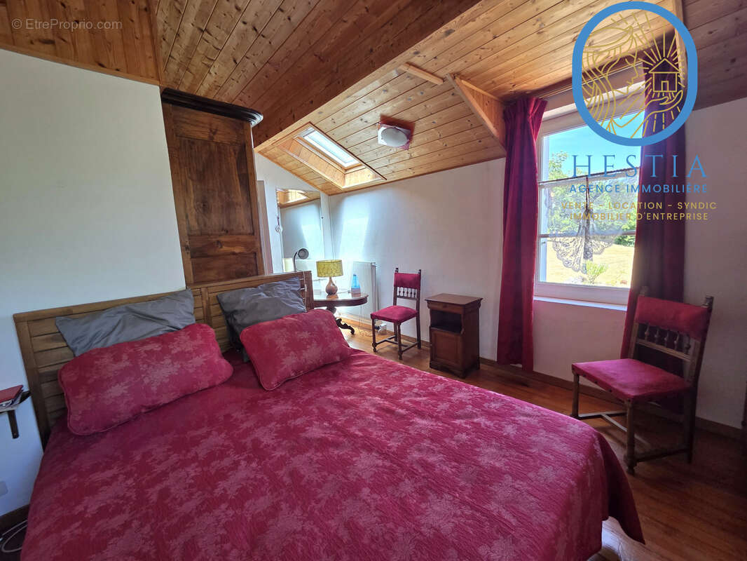Maison à VEUREY-VOROIZE