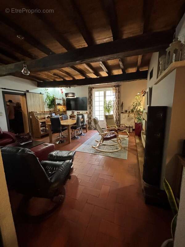 Charmante maison de plain-peid sur un terrain de 2 600 m²3 chambres,  à Gouzens - photo 3