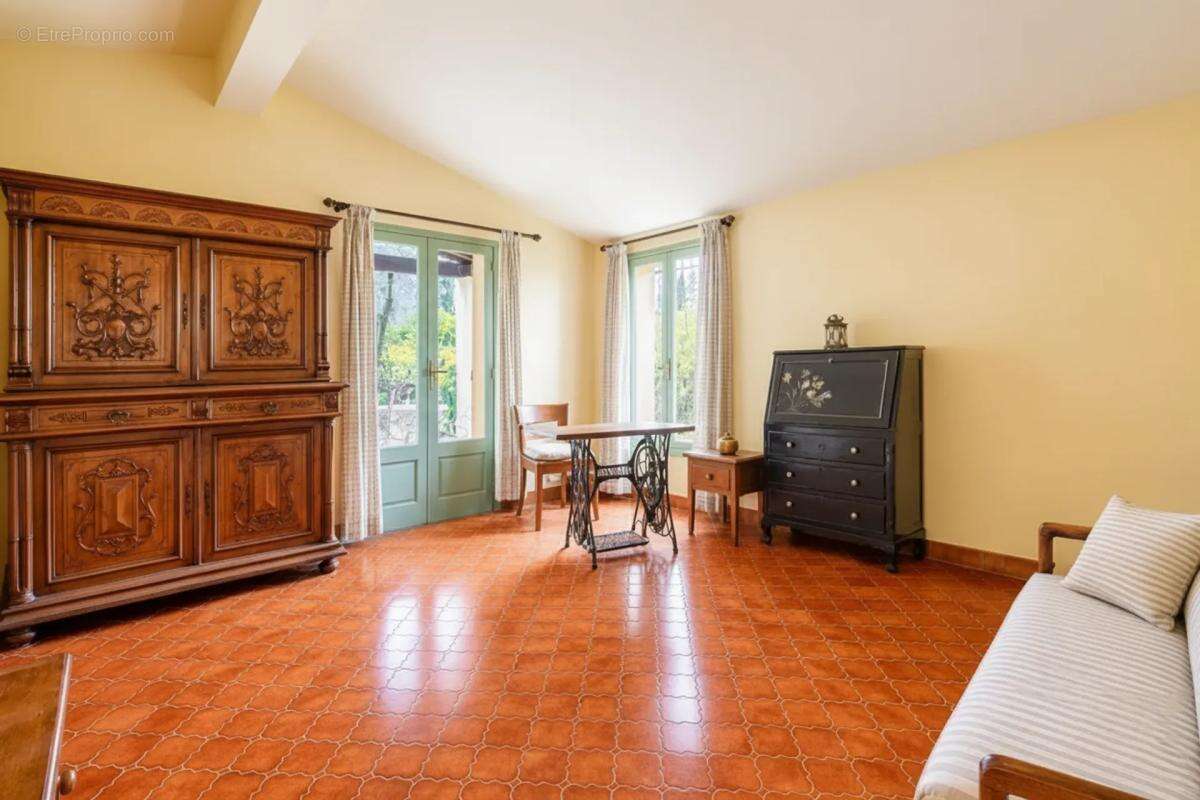 Villa avec piscine, vue sur collines, mer et lac + maison d'amis - photo 30