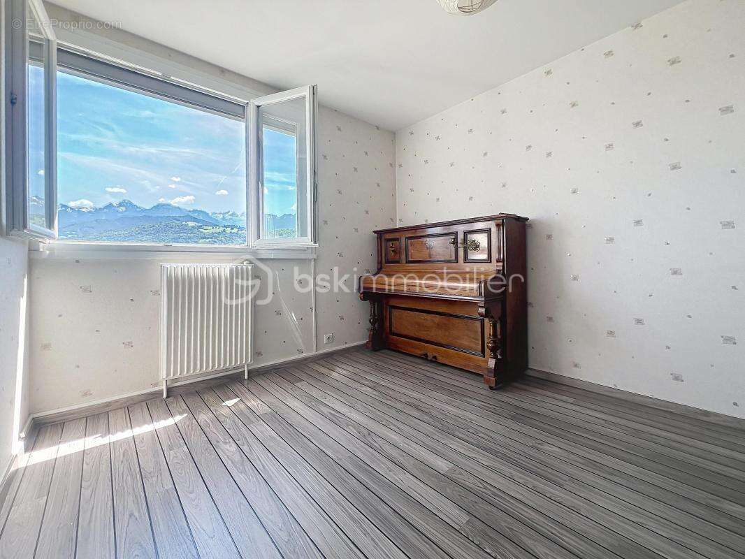 Appartement à SAINT-MARTIN-D'HERES