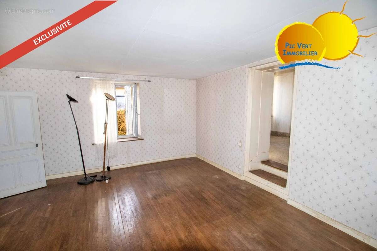 Longère à rénover avec terrain constructible de 6 382 m² - photo 4