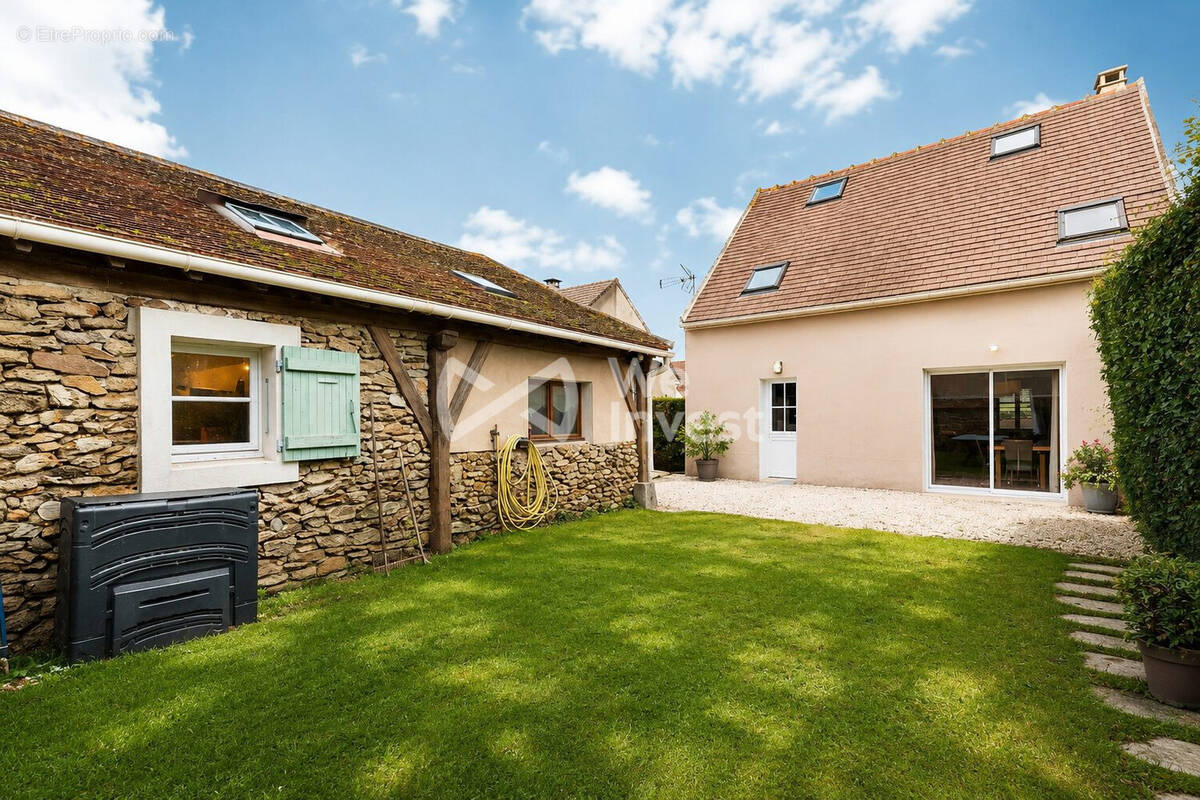 Maison à VILLENEUVE-LE-COMTE