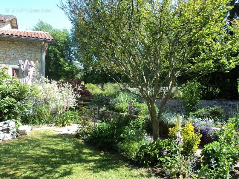 Maison à vendre 4 pièces CHAMPAGNE MOUTON (16) - photo 29