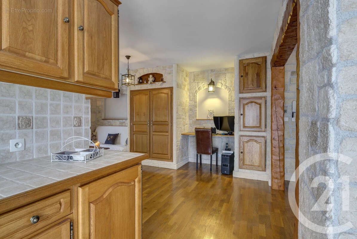Appartement à SAINT-LAURENT-DU-VAR
