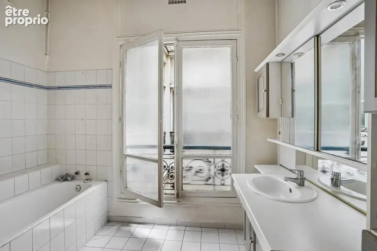 Appartement à rénover au cœur de la très prisée place du Maréchal Juin - photo 8