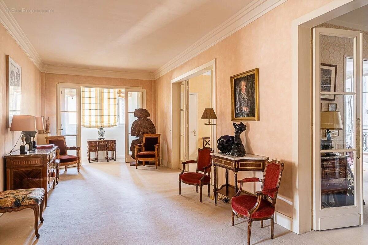 Appartement à PARIS-16E