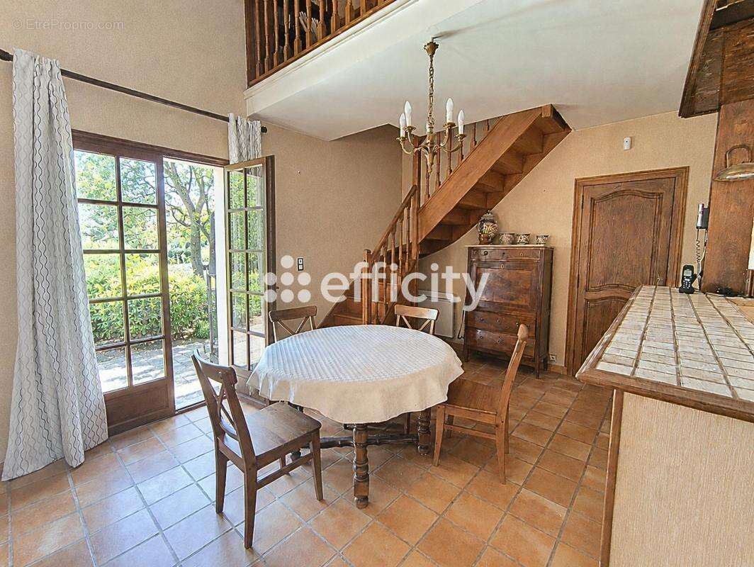Maison 125 m² à Saint-Clement-De-Riviere  - photo 8