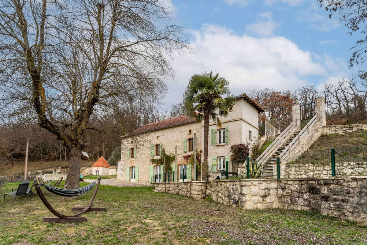 Country property with gite and pigeonnier - photo 2