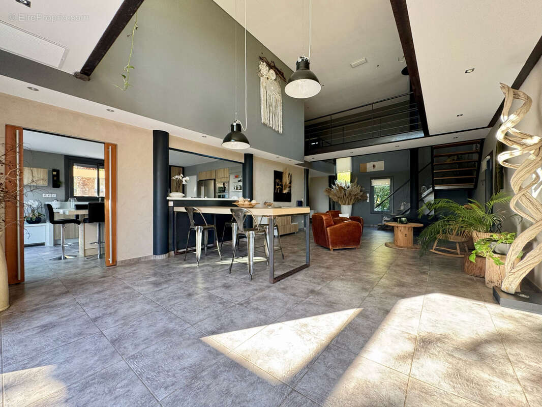 Maison à VAILHAUQUES