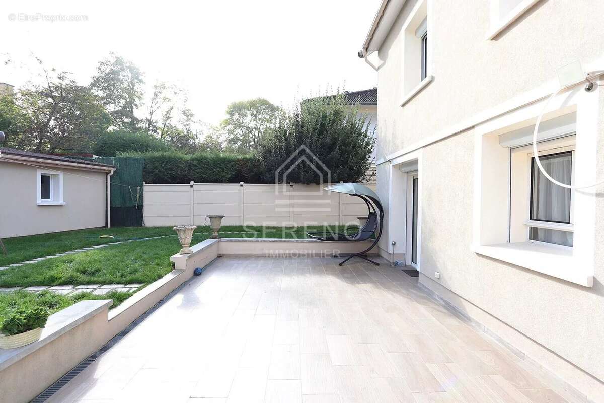 Maison à CHAMPS-SUR-MARNE