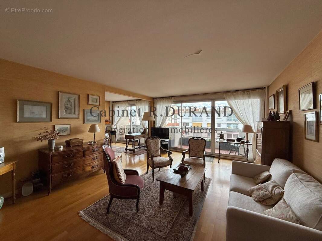 Appartement à COURBEVOIE