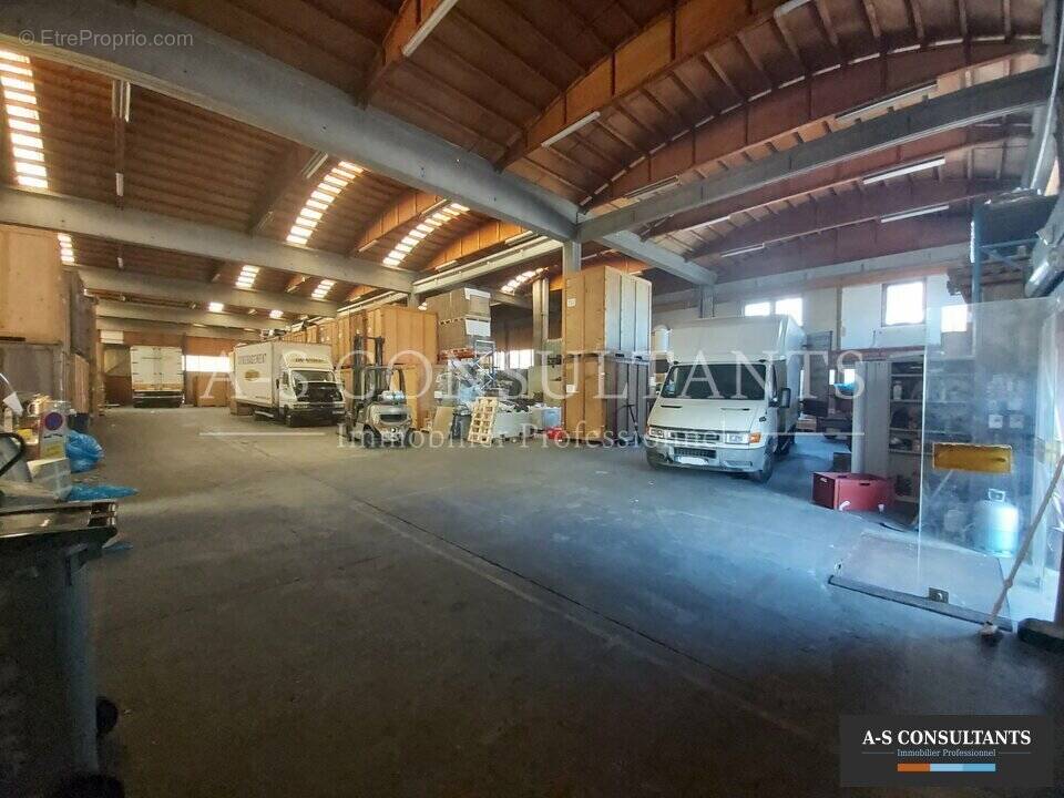 Commerce à SAINT-PRIEST