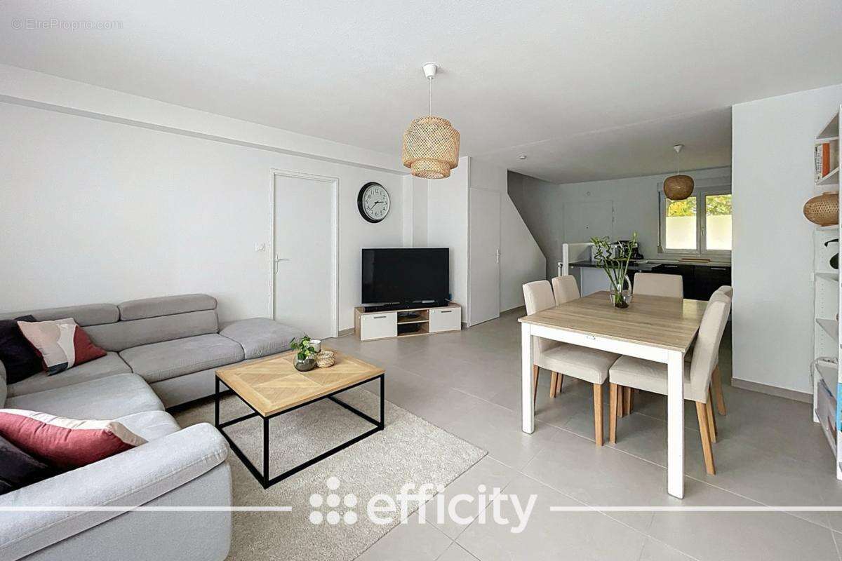 Appartement à MEYZIEU