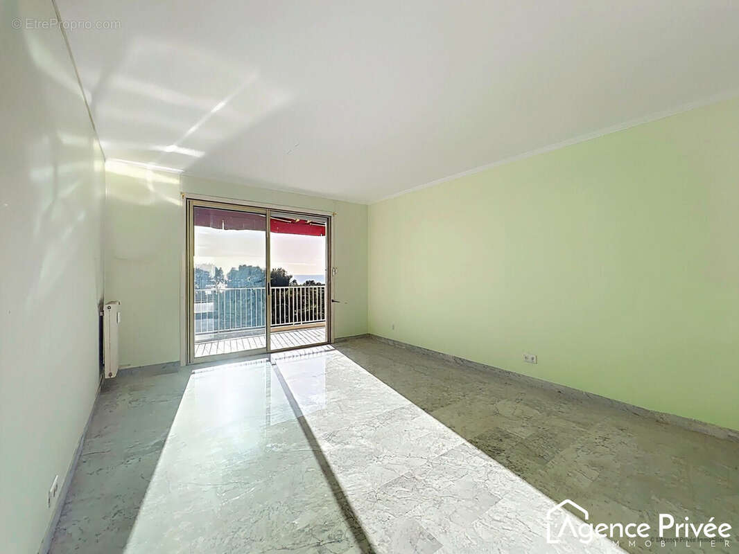 Salon vide par iA - Appartement à CAGNES-SUR-MER