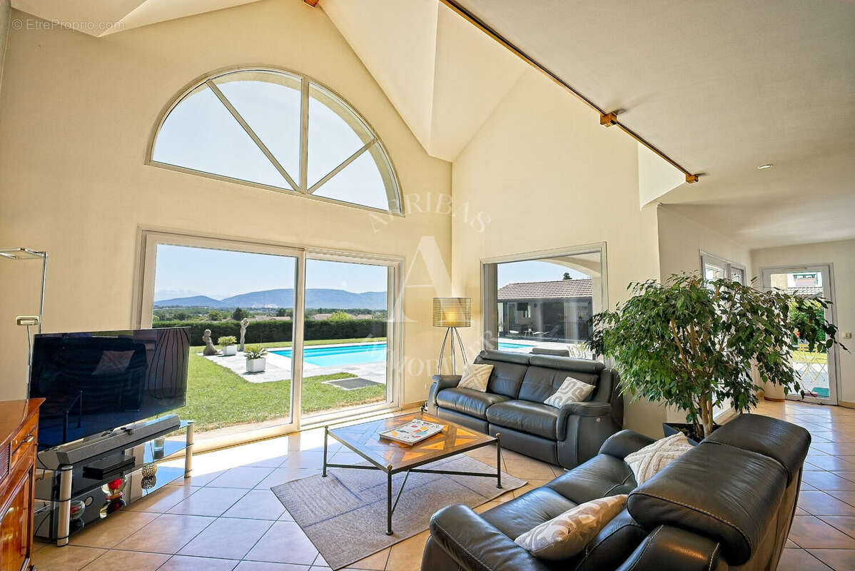 Maison à PREVESSIN-MOENS