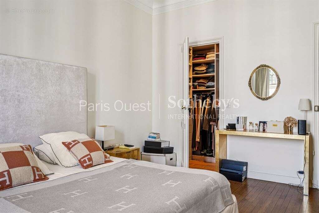 Appartement à PARIS-8E
