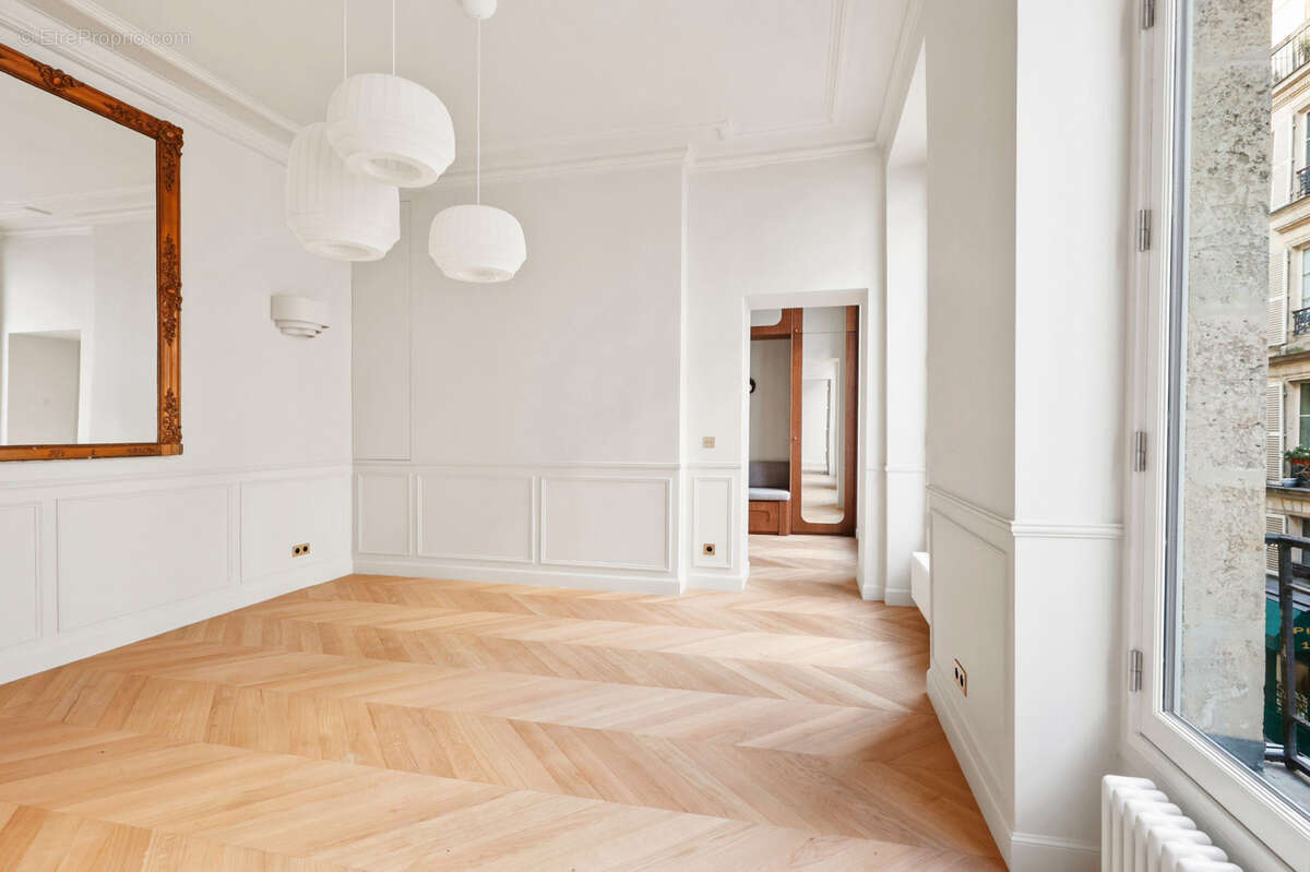 Appartement à PARIS-1E