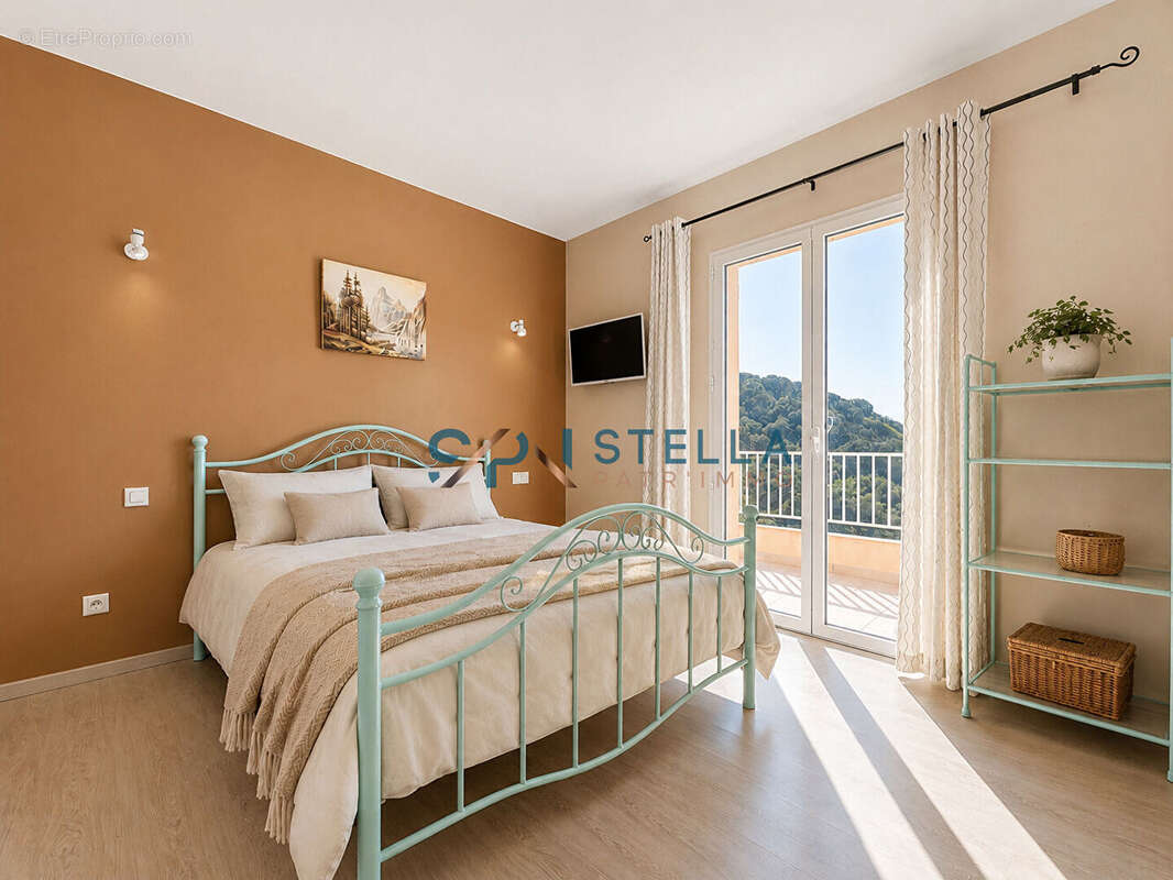 Propriété vue mer panoramique - 270 m² habitables et plus de 3 000 m² de terrain : une propriété rare à Calcatoggio - photo 12