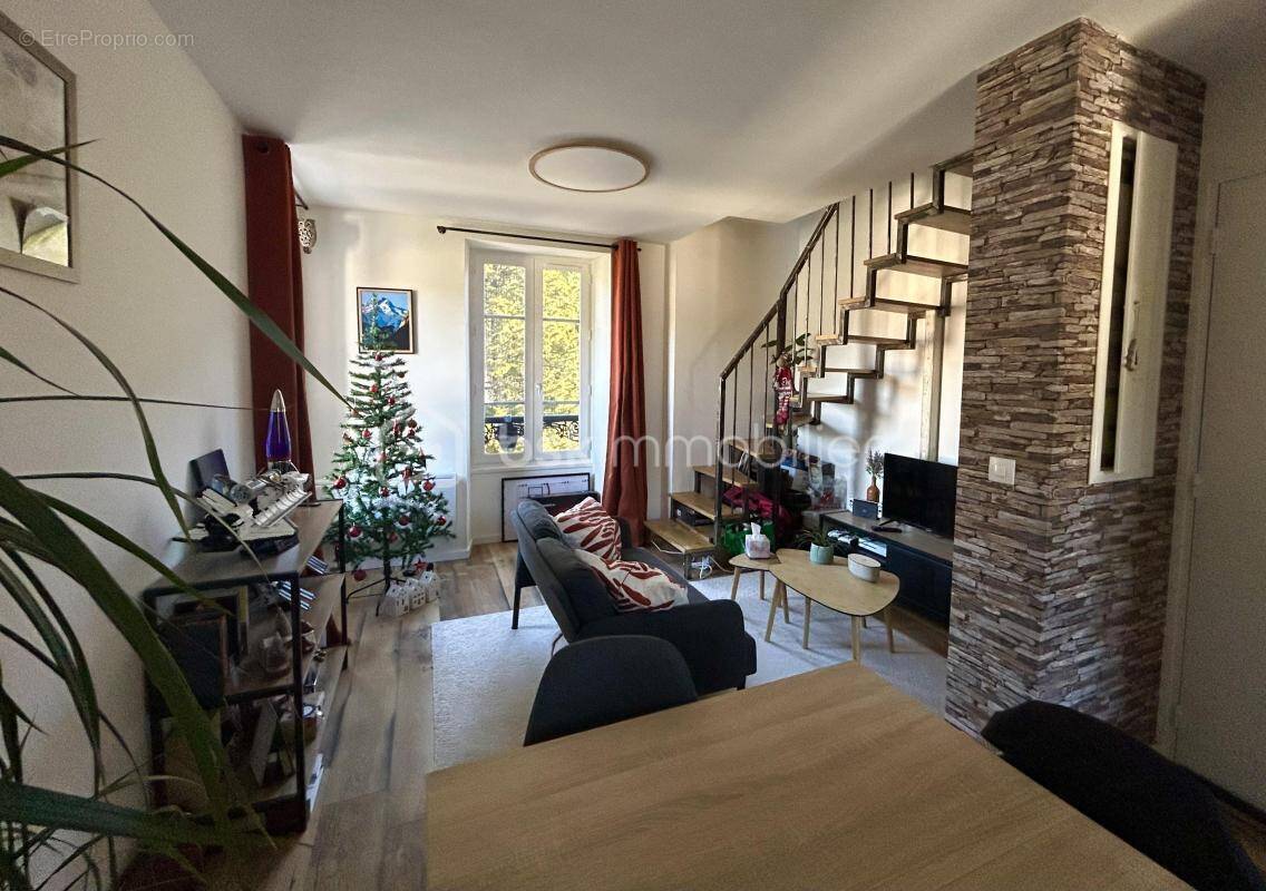 Appartement à VAULNAVEYS-LE-HAUT