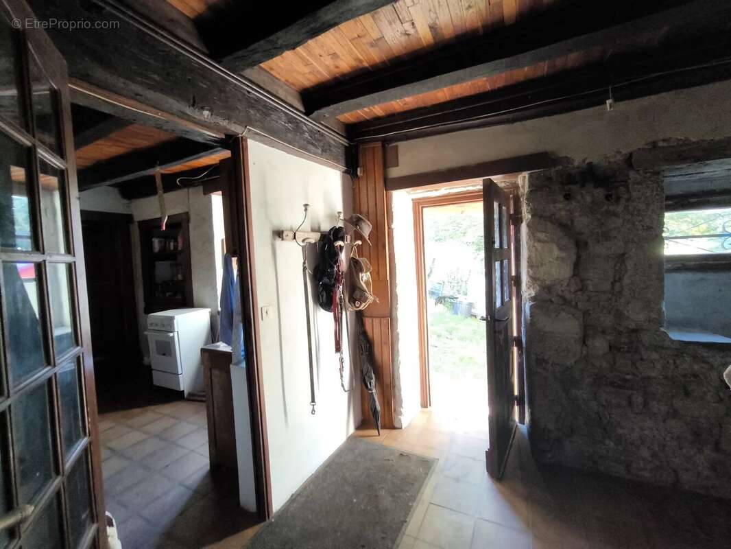 Maison à MONTROL-SENARD