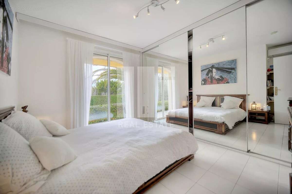 Maison à CHATEAUNEUF-GRASSE