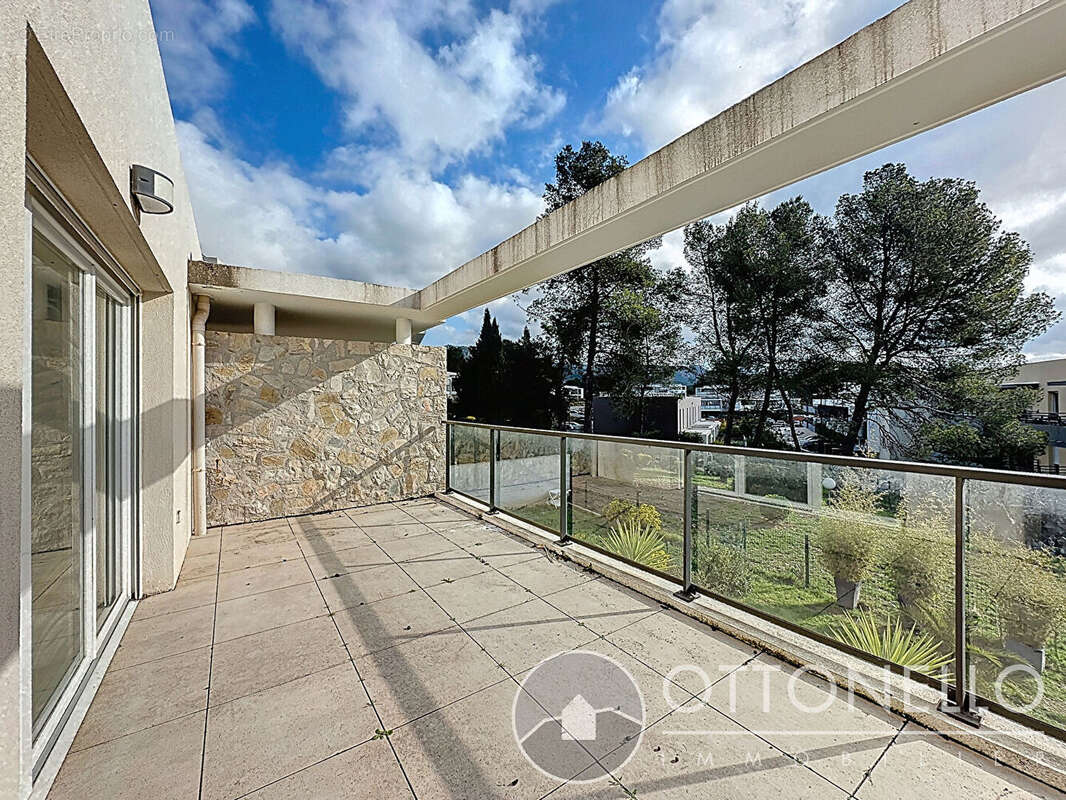 Appartement à ROQUEBRUNE-SUR-ARGENS