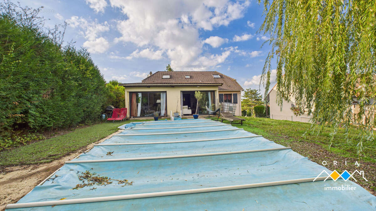 BEY-SUR-SEILLE - Maison 7 pieces avec terrain et piscine - photo 3