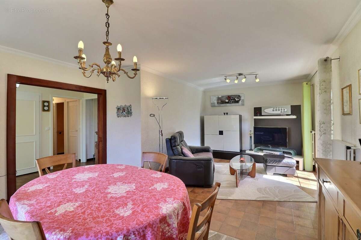 Maison à CRANVES-SALES