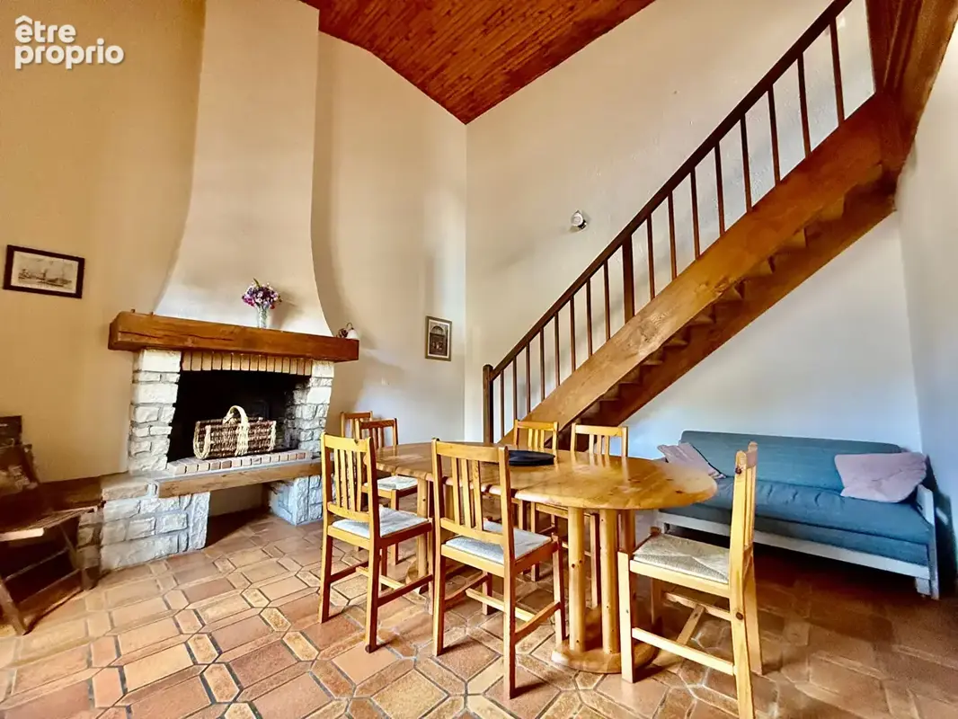 Maison de village française de caractère avec 4 chambres, jardin et dépendances - photo 3