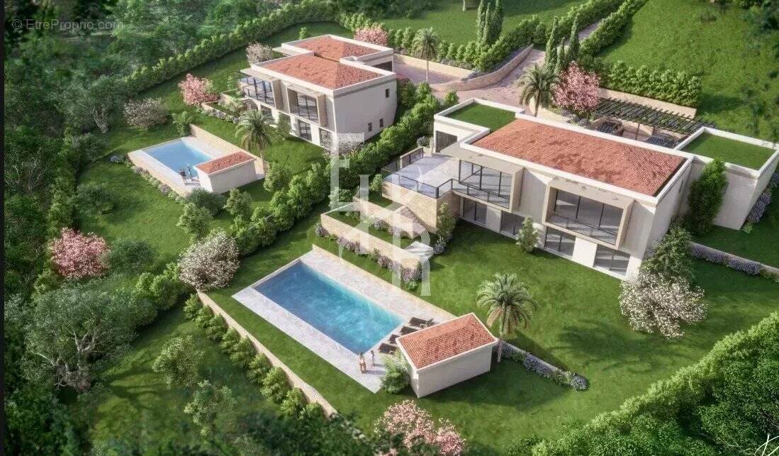 Terrain à MOUGINS