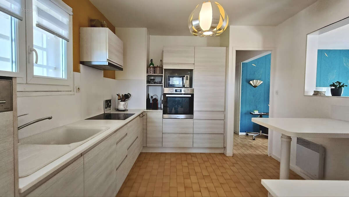 Maison à SAINT-SEURIN-DE-CURSAC