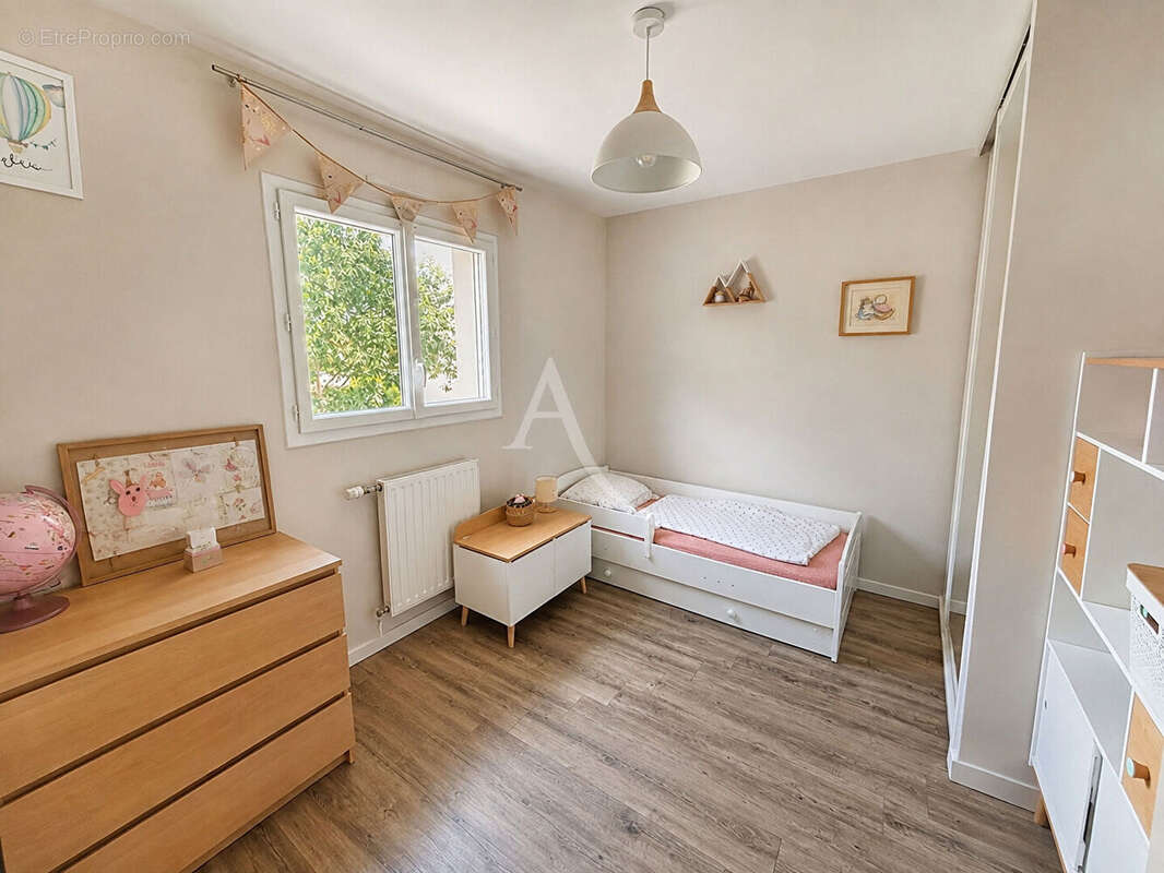 Maison Coueron, 2015, garage, entièrement clos - photo 11