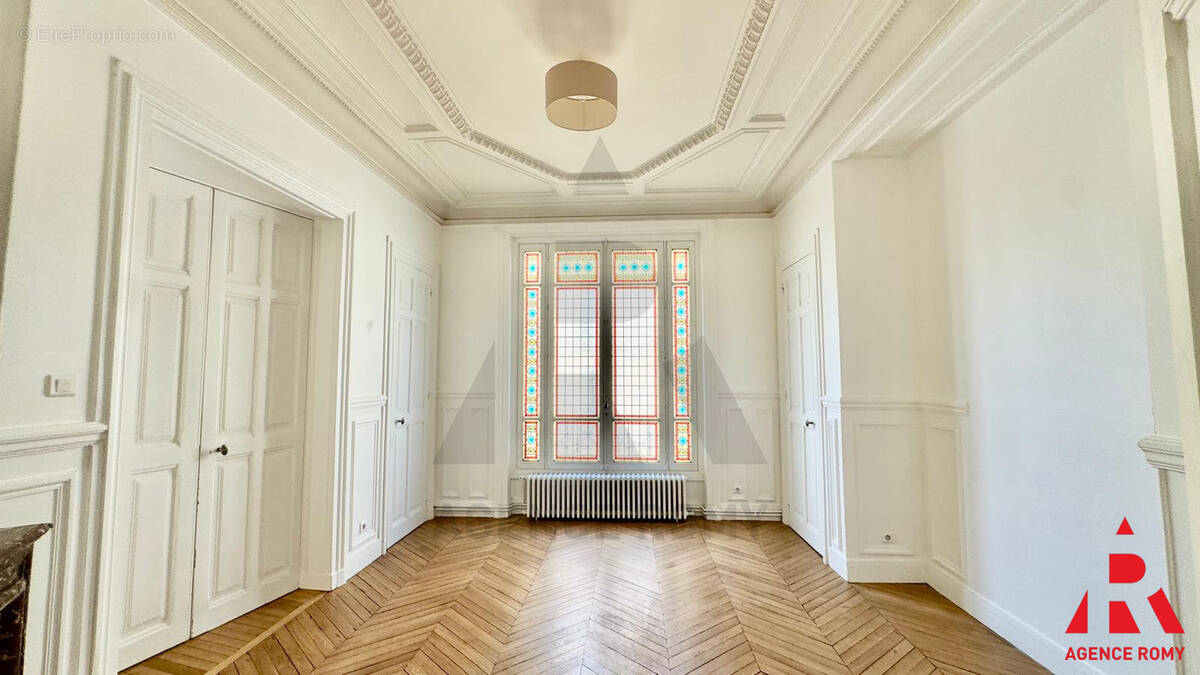 Photo Appartement à Versailles au prix de 1 150 000€