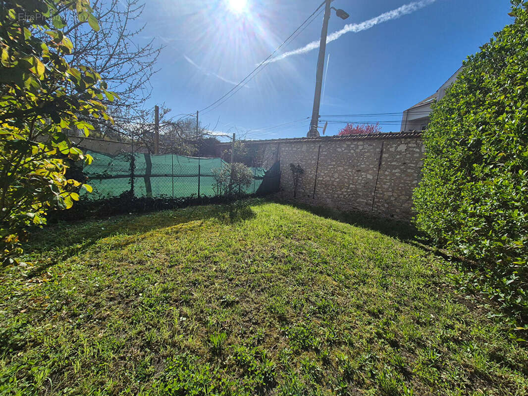 DAMMARIE-LES-LYS, proche gare de Melun, Appartement 3 pièces avec deux jardins - photo 13