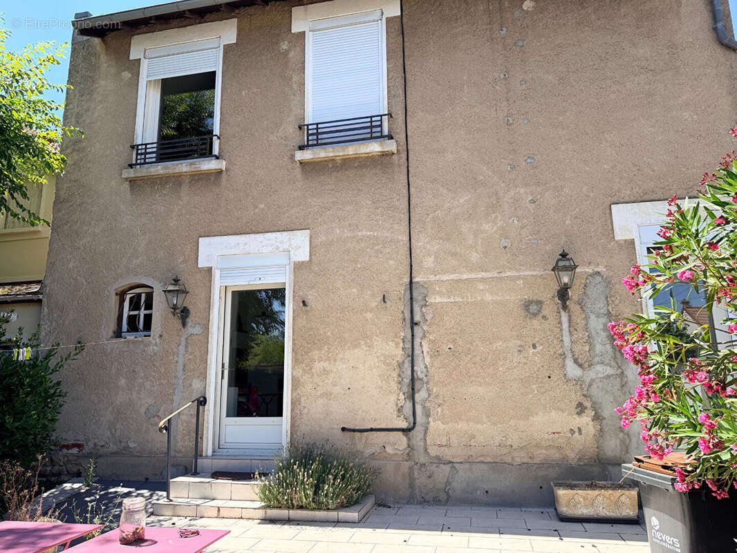 NEVERS, proche des lycées et centre ville, maison de ville de 120 m² avec grande terrasse - photo 12